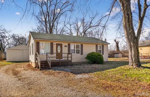 512 Belvedere DR, Belleville, IL 62223
