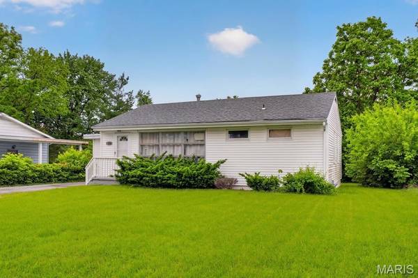 109 Cascade DR, Belleville, IL 62223