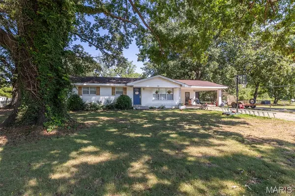 389 Kathy LN, Poplar Bluff, MO 63901