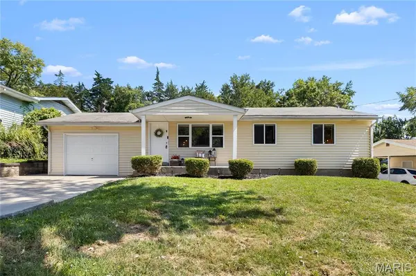 10 Valley RD, St Charles, MO 63303