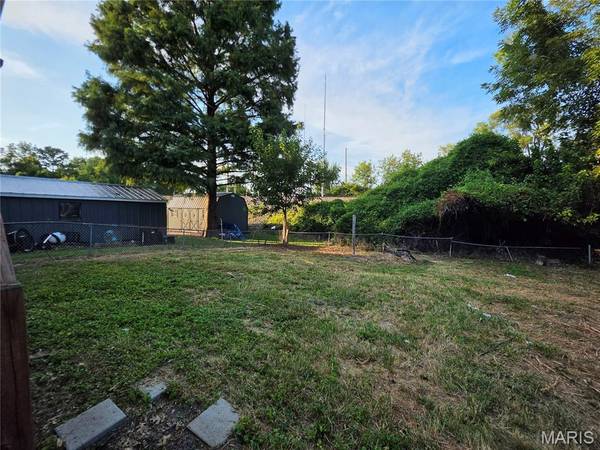 7 2nd ST, St Peters, MO 63376