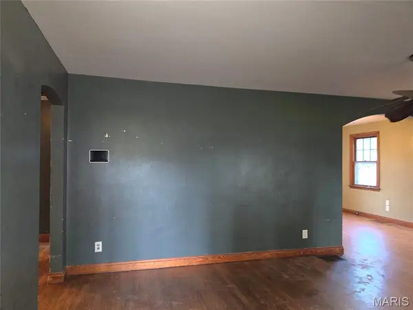 7 2nd ST, St Peters, MO 63376