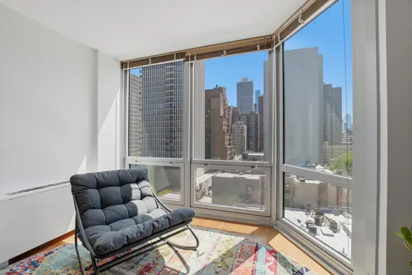 21 W Goethe ST #9J, Chicago, IL 60610