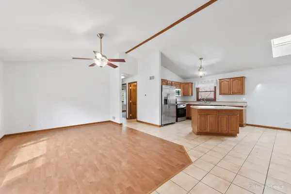 5214 PARKVIEW DR, Mccullom Lake, IL 60050