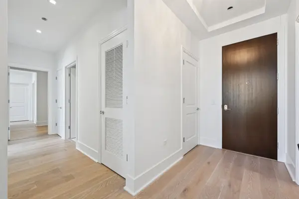 363 E Wacker DR #2204, Chicago, IL 60601