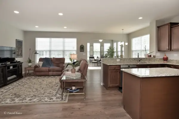 980 Prescott LN, Pingree Grove, IL 60140