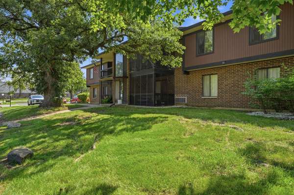 4704 W Northfox LN #H-7, Mchenry, IL 60050