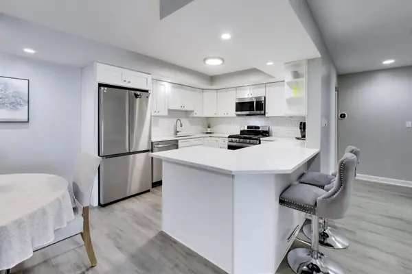 23A Kingery Quarter #102, Willowbrook, IL 60527