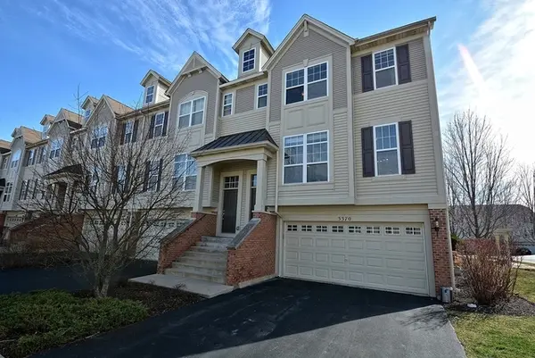 3370 Kentshire CIR, Aurora, IL 60504