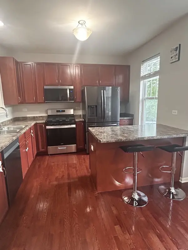 3370 Kentshire CIR, Aurora, IL 60504