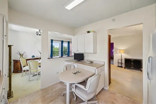 7400 Lincoln AVE #504, Skokie, IL 60076