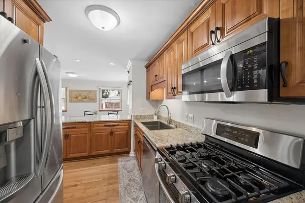 723 S La Grange RD, La Grange, IL 60525