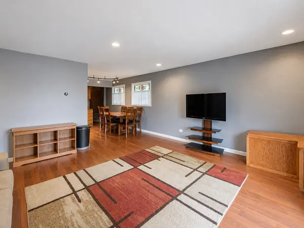 4431 Lisa LN, Oak Forest, IL 60452