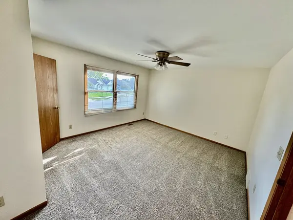 1383 Moluf ST, Dekalb, IL 60115