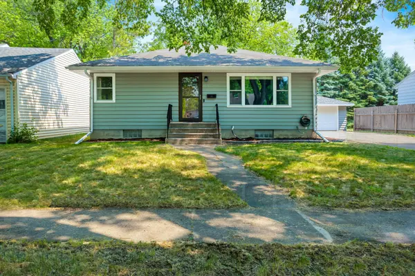 1124 10 1/2 ST N, Moorhead, MN 56560
