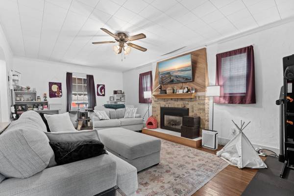 303 1st ST SW, Austin, MN 55912