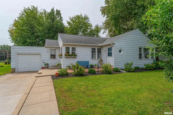 815 3RD ST, Lincoln, IL 62656