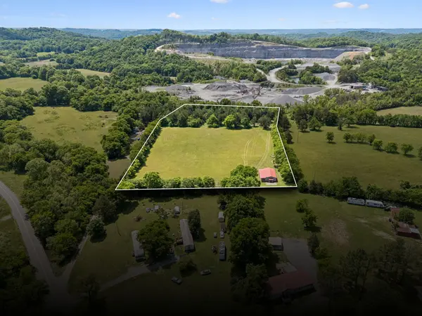 27 Clark Mill Rd, Fayetteville, TN 37334