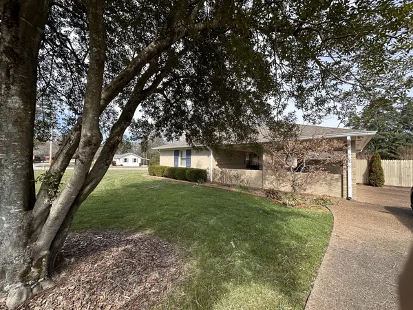 100 River Dr, Mcminnville, TN 37110