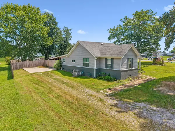 876 Prosser Rd, Leoma, TN 38468