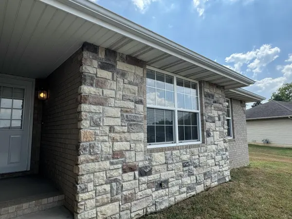 3802 W Greenway DR, Springfield, MO 65804