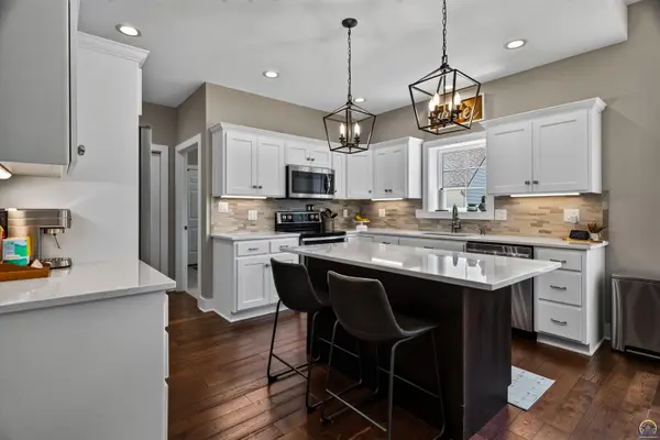 6939 Shawnee CT, Ozawkie, KS 66070