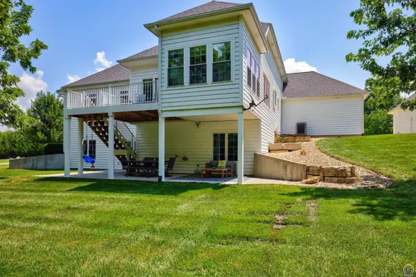 6939 Shawnee CT, Ozawkie, KS 66070