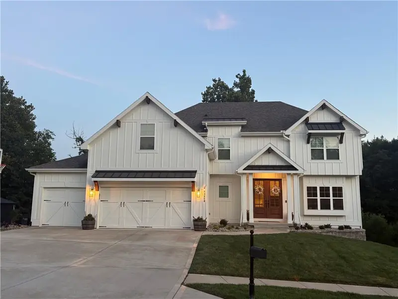 13829 Clear Creek DR, Parkville, MO 64152