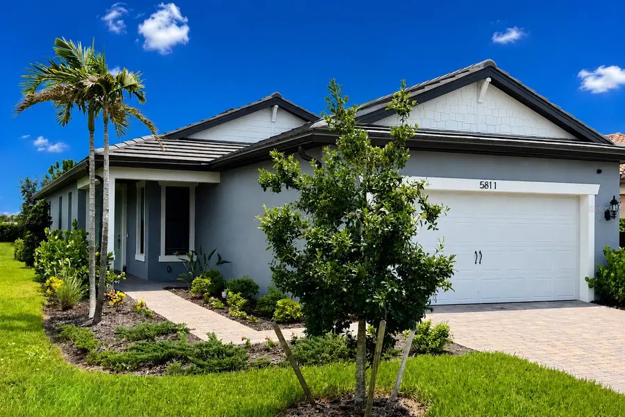 5811 SILVERSIDE PINE CT, Lakewood Ranch, FL 34211