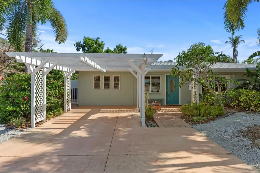 7860 HOLIDAY DR, Sarasota, FL 34231