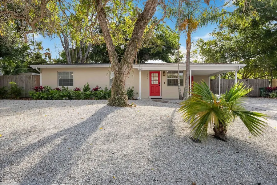 2205 FLOYD ST, Sarasota, FL 34239