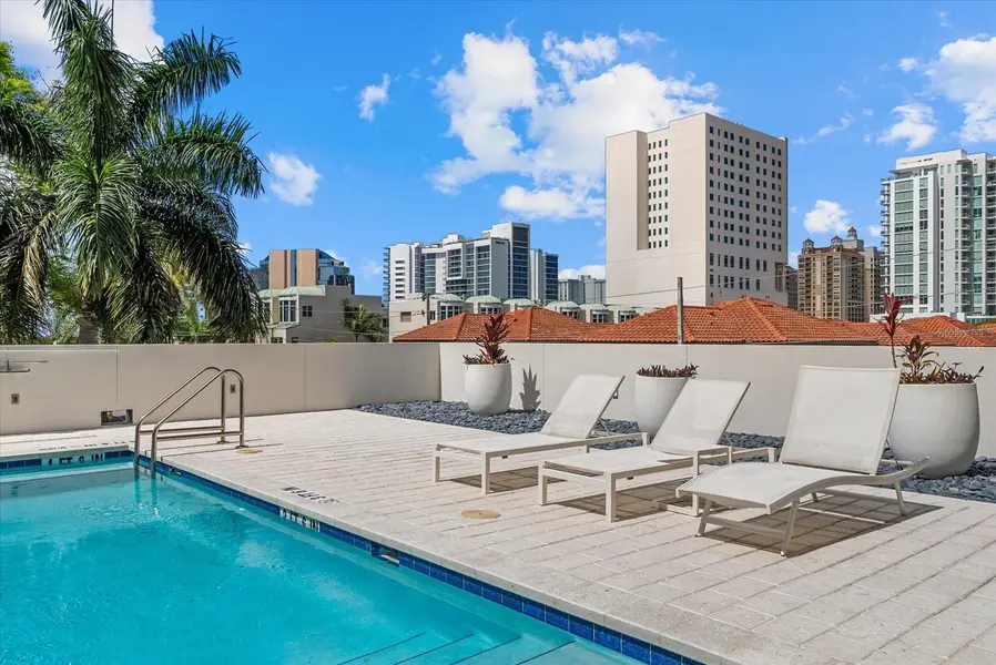 332 COCOANUT AVE #302, Sarasota, FL 34236