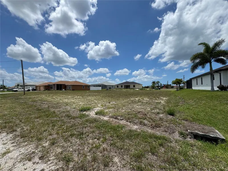 2018 NW 33RD AVE, Cape Coral, FL 33993