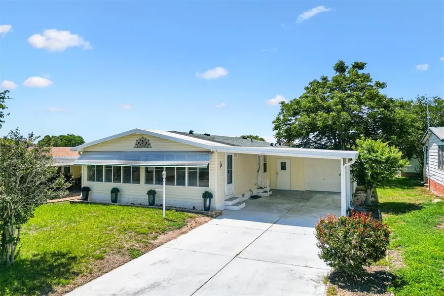 1616 BAYHILL DR, Lady Lake, FL 32159