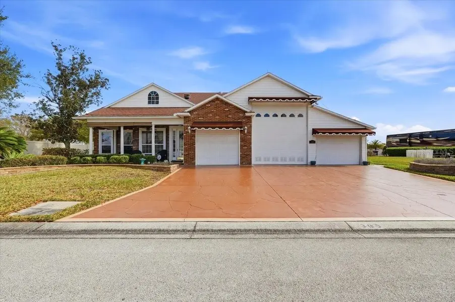 305 MOTORCOACH DR S, Polk City, FL 33868