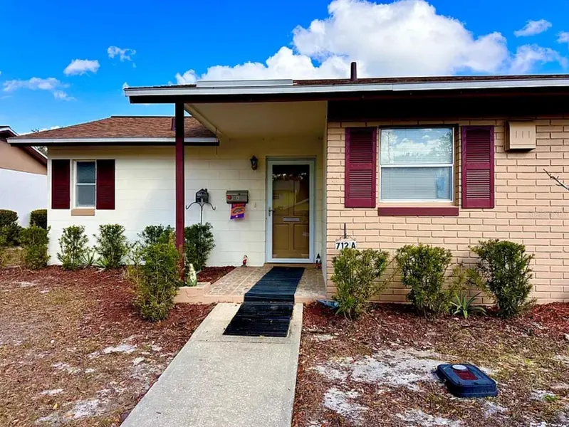 712 E ARIZONA AVE #A, Deland, FL 32724