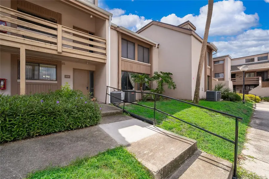 228 ORIENTA POINT ST #228, Altamonte Springs, FL 32701