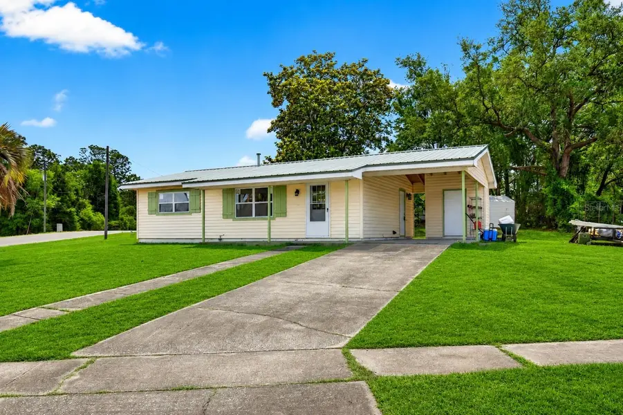 1766 W GARDENIA DR, Citrus Springs, FL 34434