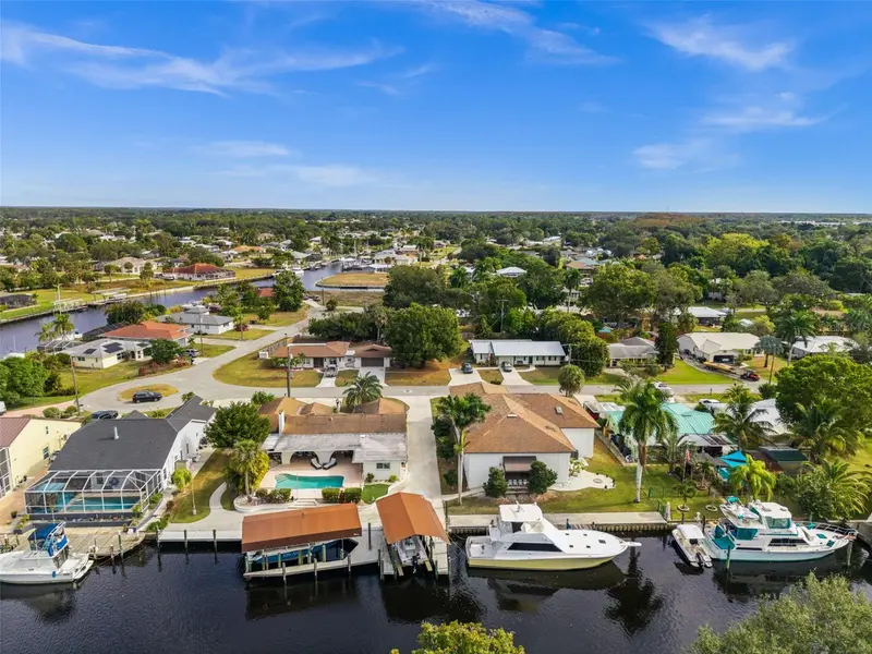 2129 W TOBAGO CIR, Fort Myers, FL 33905