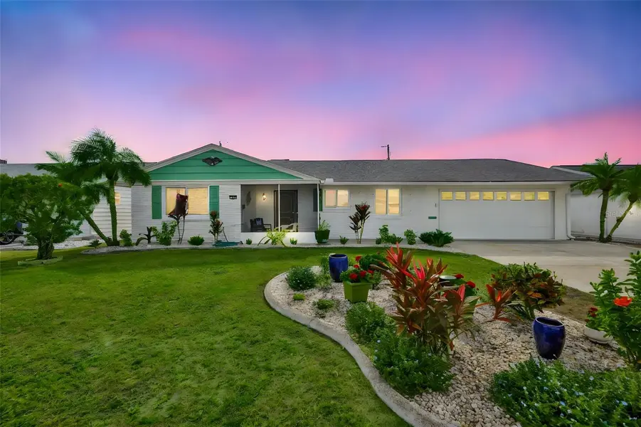 1520 DANBURY DR, Sun City Center, FL 33573