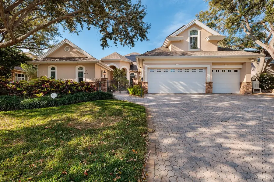 8402 TALLAHASSEE DR NE, St Petersburg, FL 33702