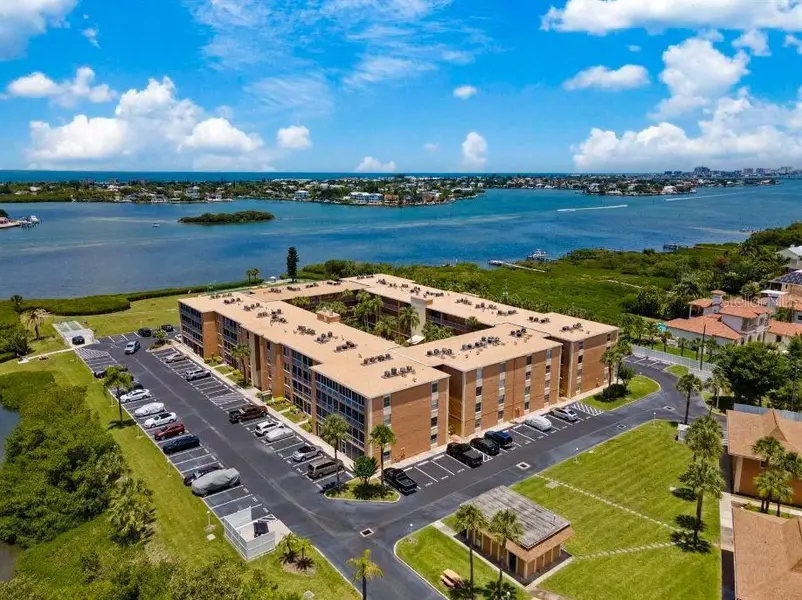 12760 INDIAN ROCKS RD #1110, Largo, FL 33774
