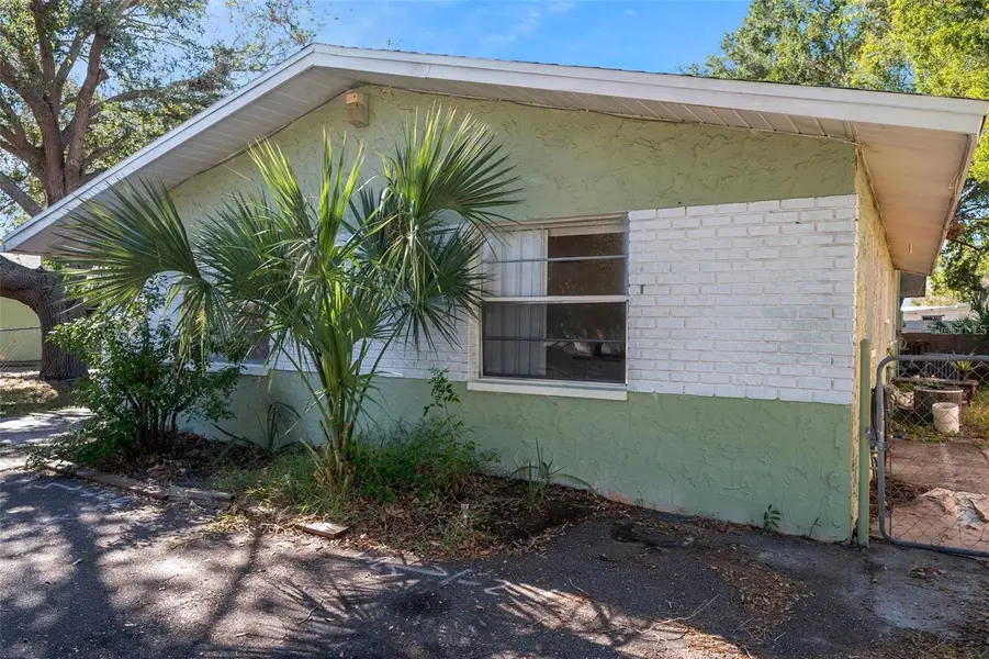 914 LAKE PALMS DR, Largo, FL 33771