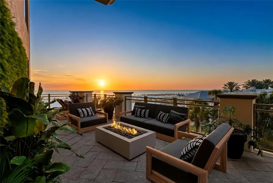 11 BAYMONT ST #302, Clearwater Beach, FL 33767