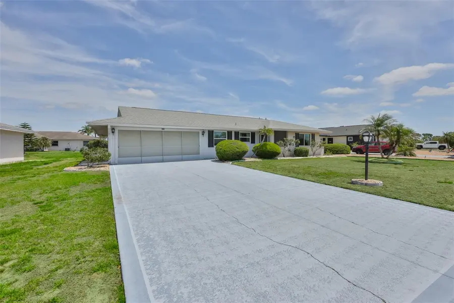 1525 ALLEGHENY DR, Sun City Center, FL 33573