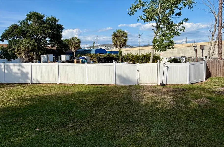 1455 LACONIA DR E, Clearwater, FL 33764