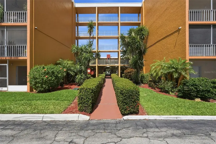 2366 E MALL DR #403, Fort Myers, FL 33901