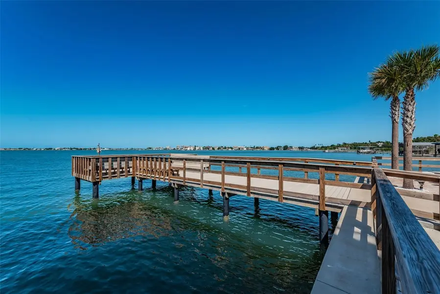 100 BLUFF VIEW DR #608C, Belleair Bluffs, FL 33770