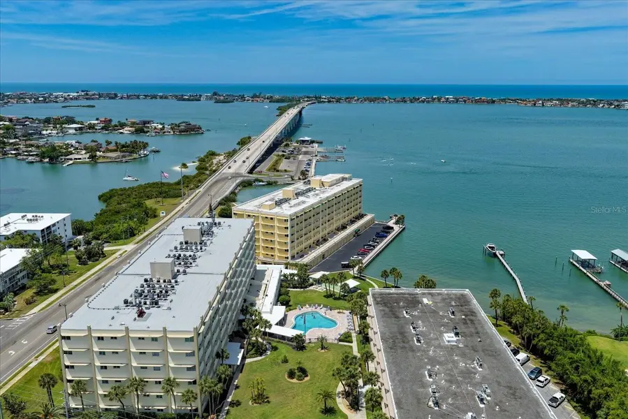 100 BLUFF VIEW DR #506C, Belleair Bluffs, FL 33770