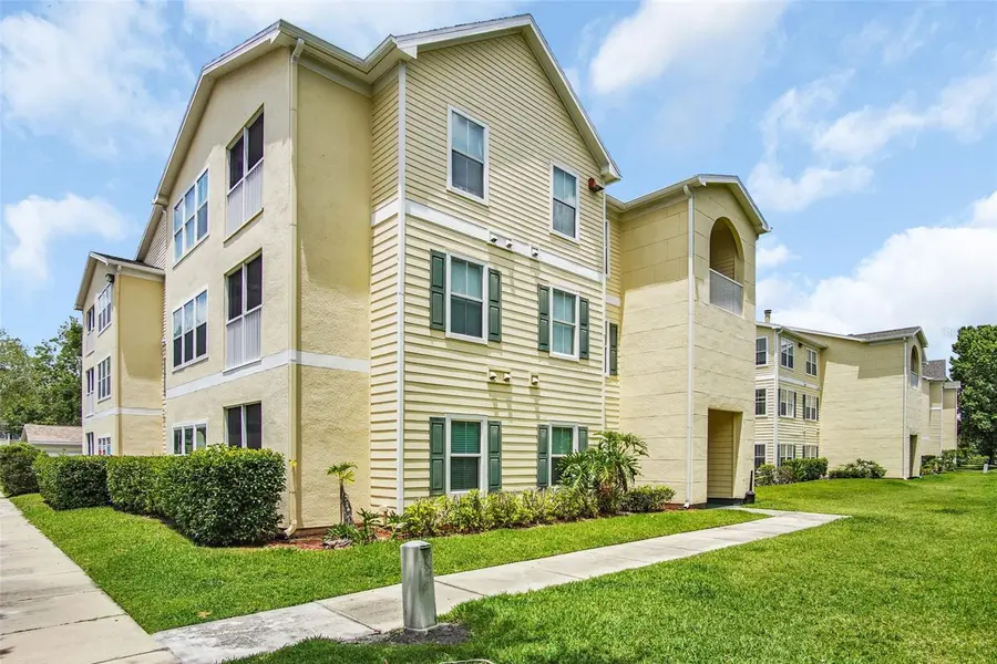 18245 BRIDLE CLUB DR, Tampa, FL 33647